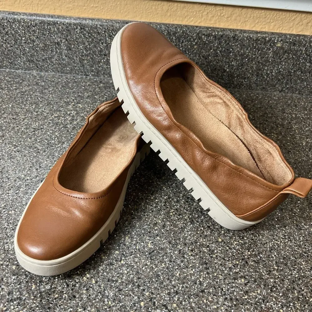 Vionic Tan Leather Slip On Wedge Shoes Womens Sz 9 Comfort Casual Stretch Loafer